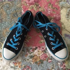 Black & Blue Low Top Converse🖤💙